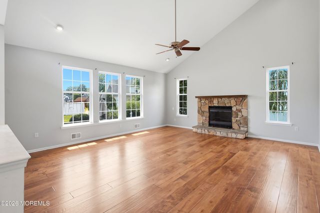 8 Cabin Brook Crescent Crest, Manchester, NJ 08759