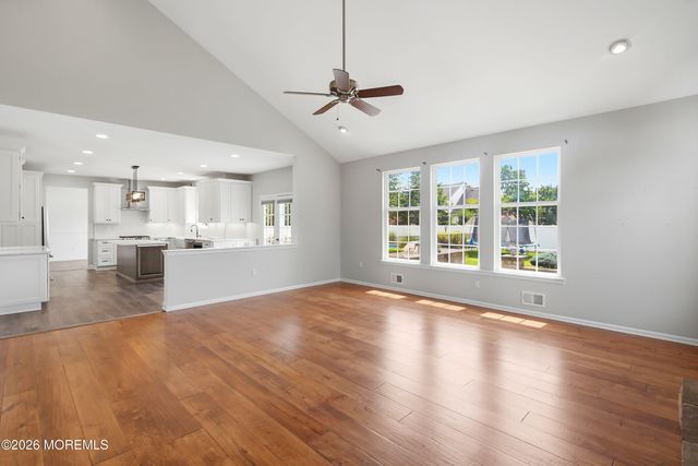 8 Cabin Brook Crescent Crest, Manchester, NJ 08759