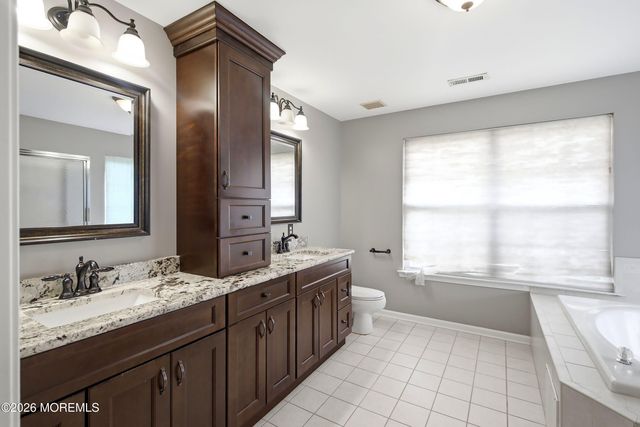 8 Cabin Brook Crescent Crest, Manchester, NJ 08759