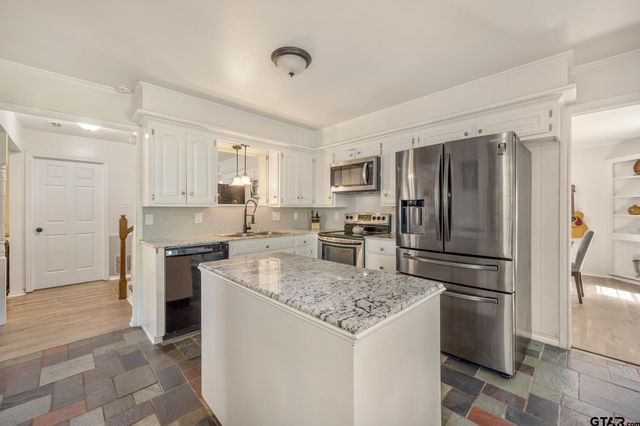 10887 Knollwood Dr, Tyler, TX 75703