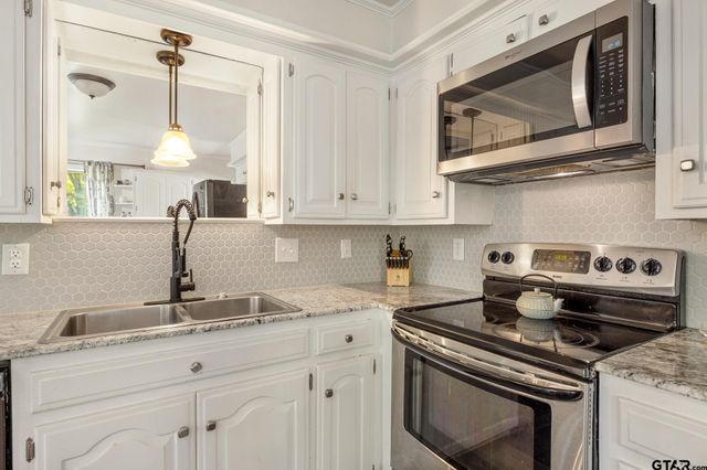 10887 Knollwood Dr, Tyler, TX 75703