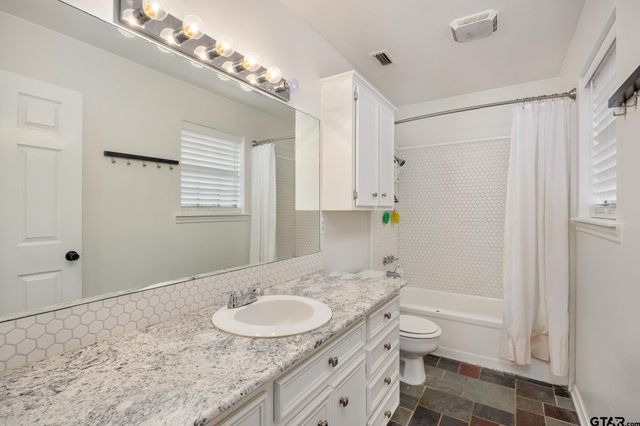 10887 Knollwood Dr, Tyler, TX 75703