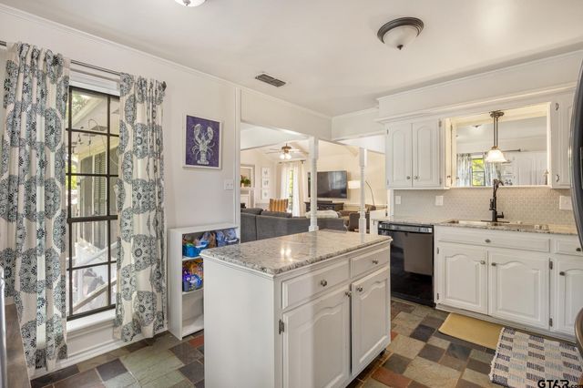 10887 Knollwood Dr, Tyler, TX 75703