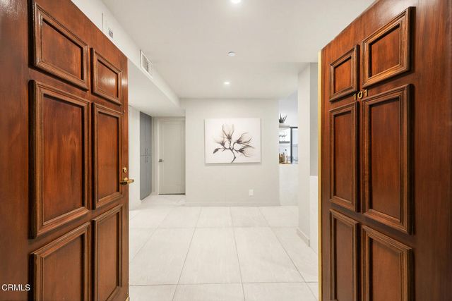 343 Pioneer Drive 101, Glendale, CA 91203