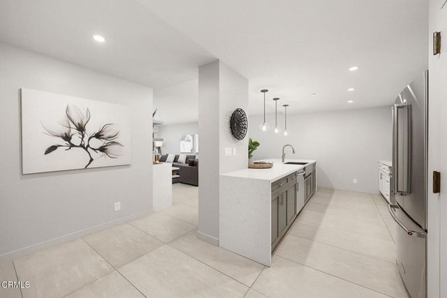 343 Pioneer Drive 101, Glendale, CA 91203