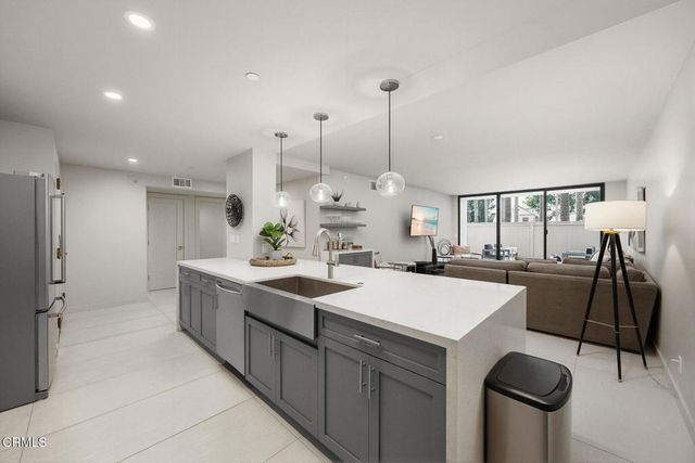 343 Pioneer Drive 101, Glendale, CA 91203