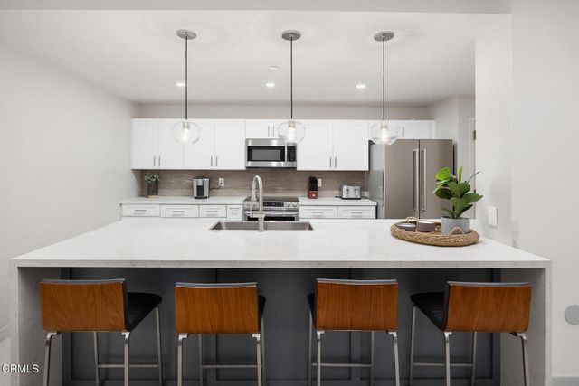 343 Pioneer Drive 101, Glendale, CA 91203