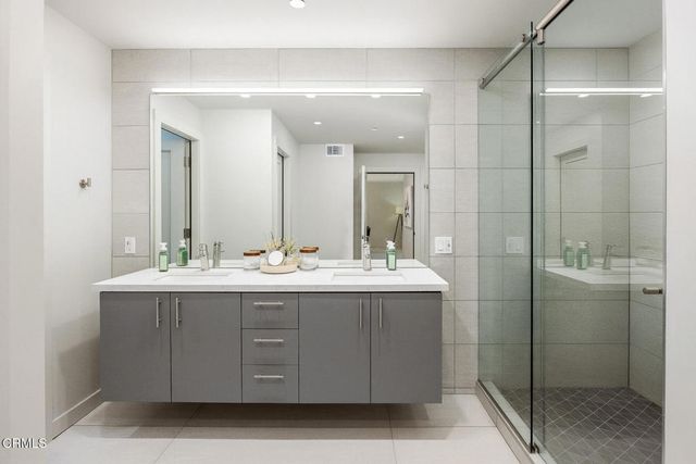 343 Pioneer Drive 101, Glendale, CA 91203