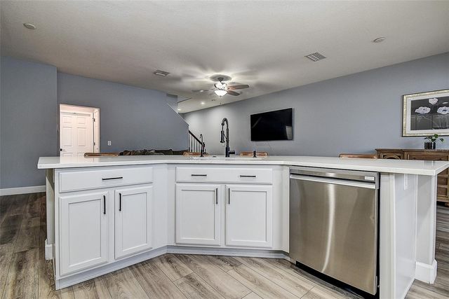 1426 HILLVIEW LANE, Tarpon Springs, FL 34689