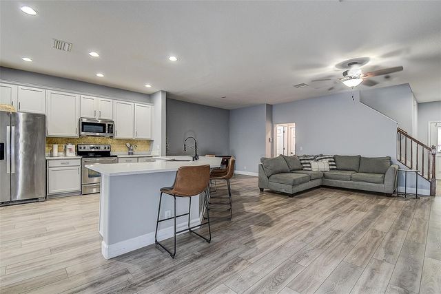 1426 HILLVIEW LANE, Tarpon Springs, FL 34689
