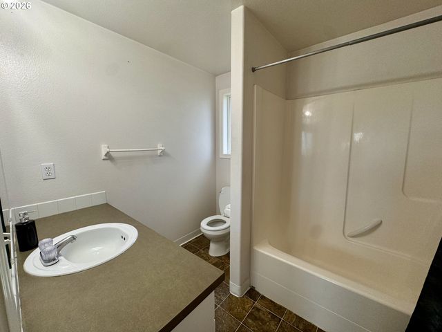 310 W 13TH St, Lafayette, OR 97127