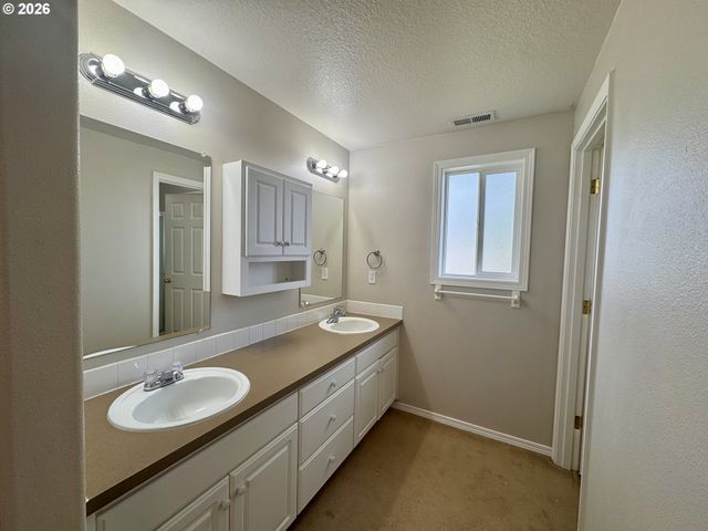 310 W 13TH St, Lafayette, OR 97127
