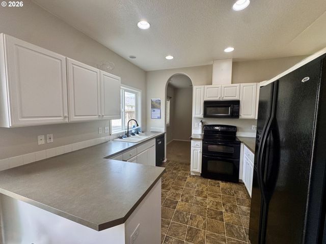 310 W 13TH St, Lafayette, OR 97127
