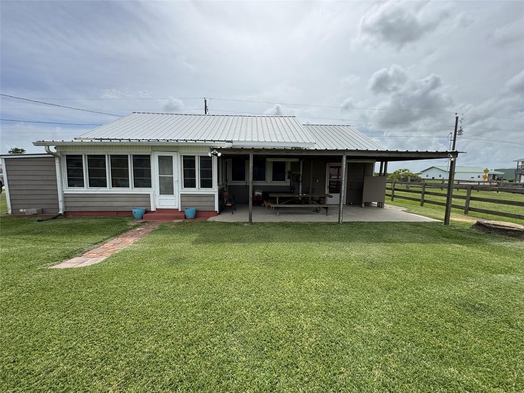 549 Marshall Johnson Ave S, Port Lavaca, TX 77979