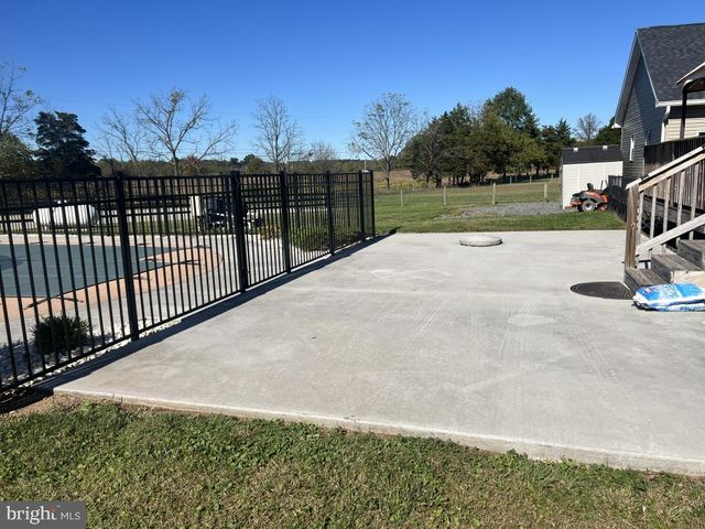 6150A SALEM RUN RD, Dover, PA 17315