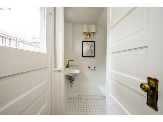 2012 Ne 26TH Ave, Portland, OR 97212