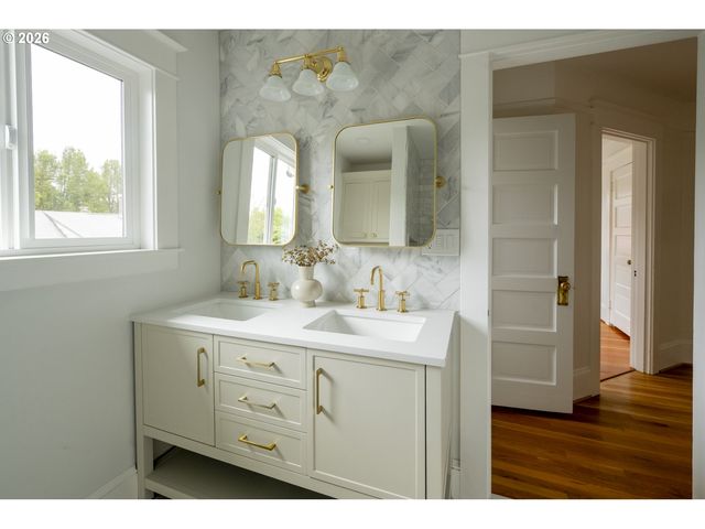 2012 Ne 26TH Ave, Portland, OR 97212