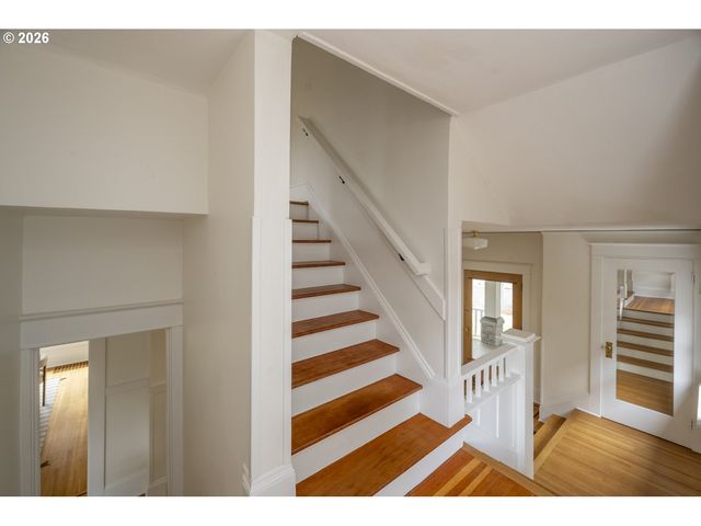 2012 Ne 26TH Ave, Portland, OR 97212