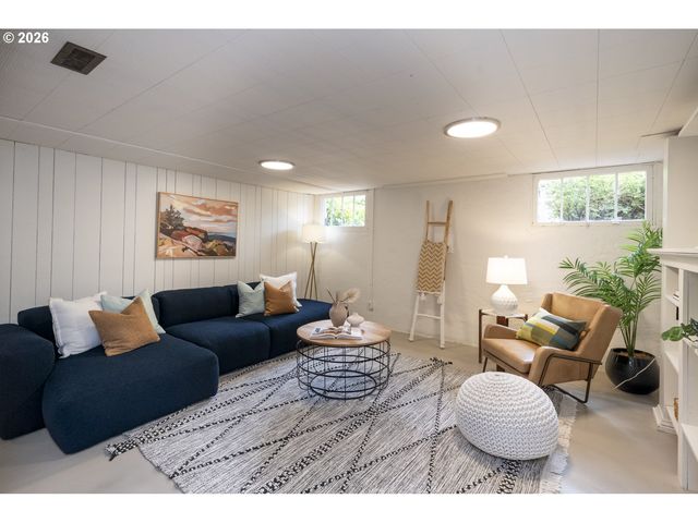 2012 Ne 26TH Ave, Portland, OR 97212