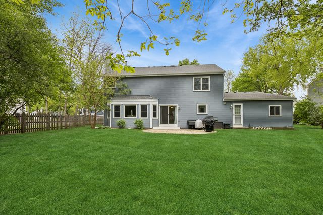 914 Hartford Drive, Gurnee, IL 60031