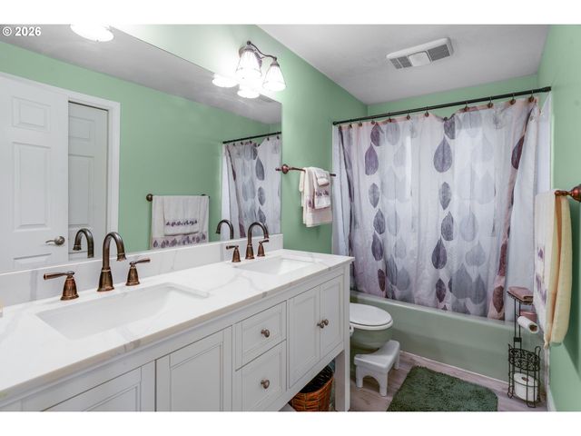 16627 Se BUSH St, Portland, OR 97236