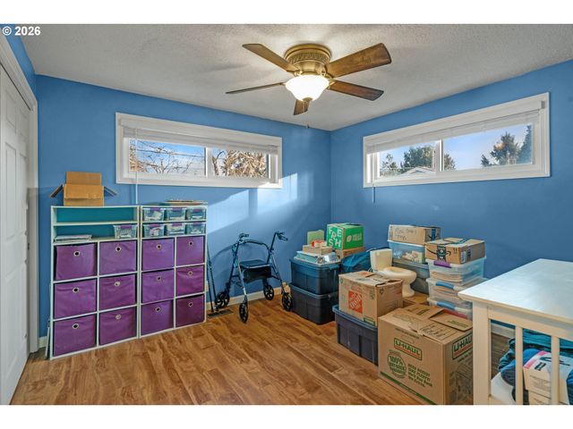 16627 Se BUSH St, Portland, OR 97236