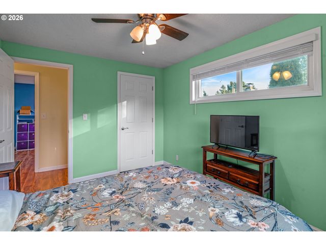 16627 Se BUSH St, Portland, OR 97236