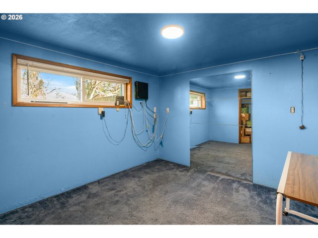 16627 Se BUSH St, Portland, OR 97236