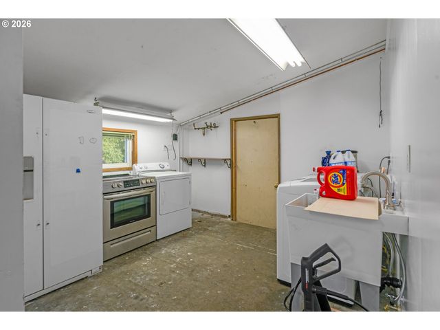 16627 Se BUSH St, Portland, OR 97236