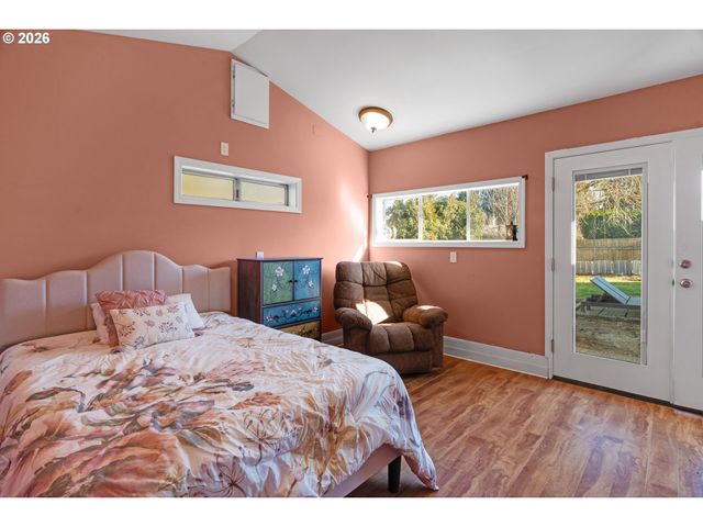 16627 Se BUSH St, Portland, OR 97236