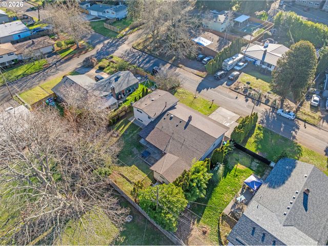 16627 Se BUSH St, Portland, OR 97236