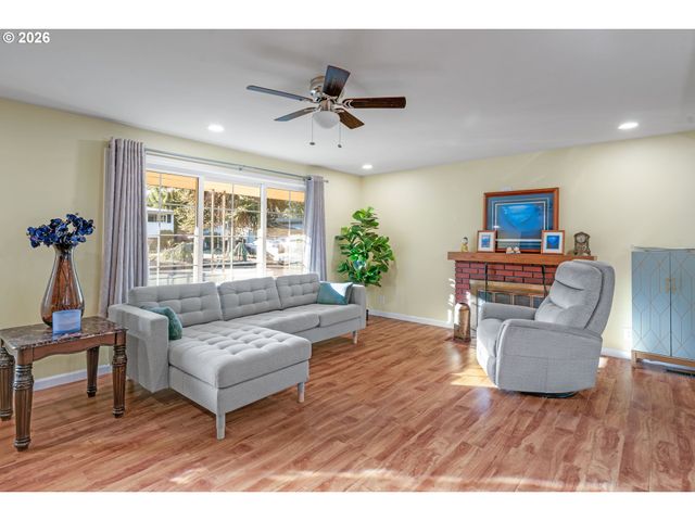 16627 Se BUSH St, Portland, OR 97236