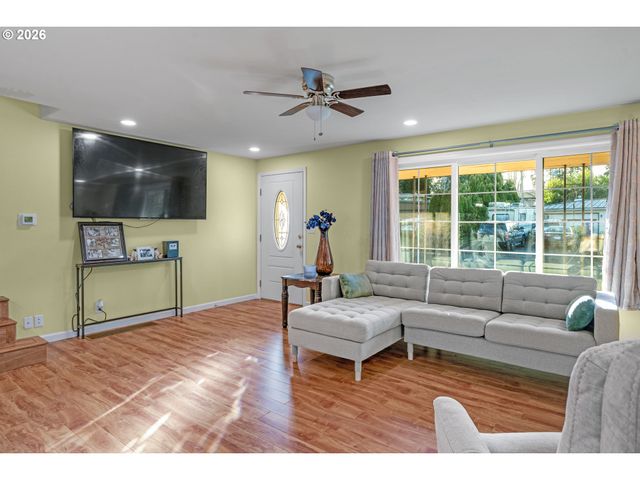 16627 Se BUSH St, Portland, OR 97236