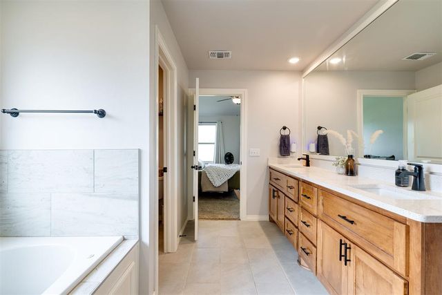 10801 NW 8th Street, Yukon, OK 73099