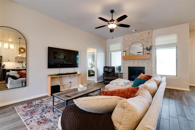 10801 NW 8th Street, Yukon, OK 73099