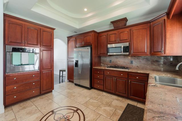 924 Alpine Ave, Manteca, CA 95336