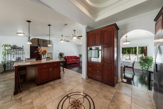 924 Alpine Ave, Manteca, CA 95336
