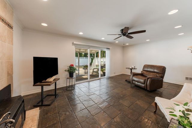924 Alpine Ave, Manteca, CA 95336