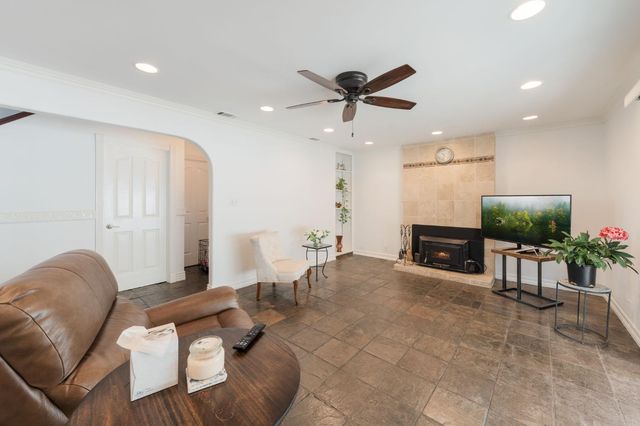 924 Alpine Ave, Manteca, CA 95336