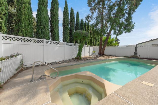 924 Alpine Ave, Manteca, CA 95336
