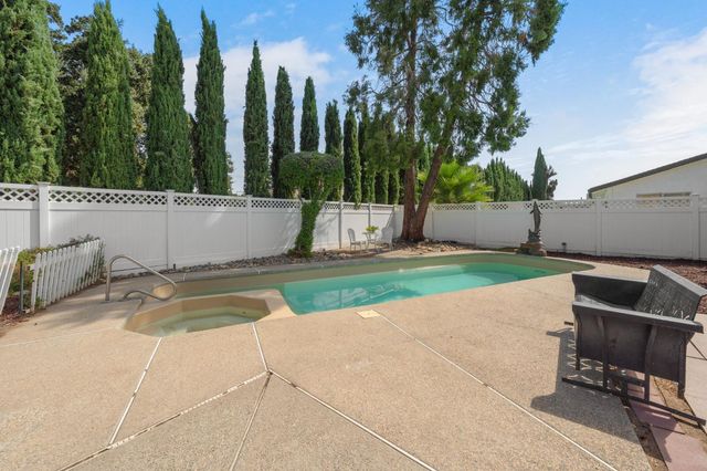 924 Alpine Ave, Manteca, CA 95336