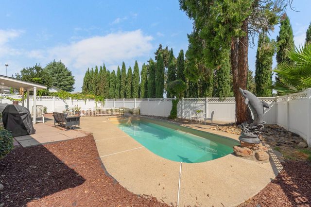 924 Alpine Ave, Manteca, CA 95336