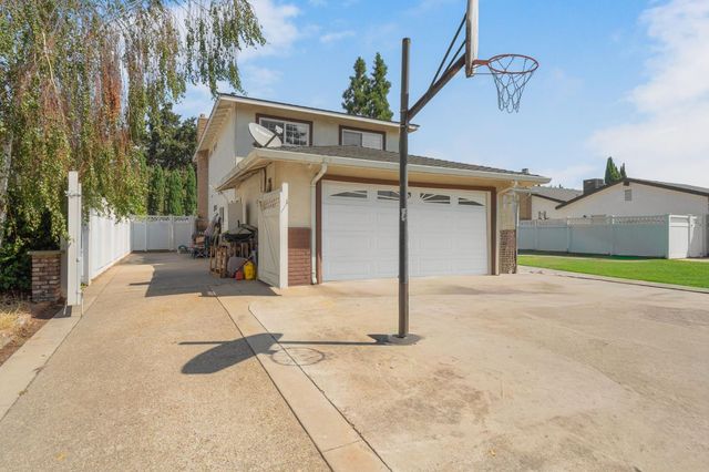 924 Alpine Ave, Manteca, CA 95336