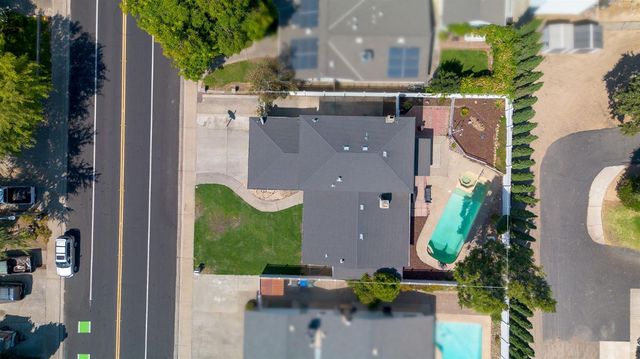 924 Alpine Ave, Manteca, CA 95336