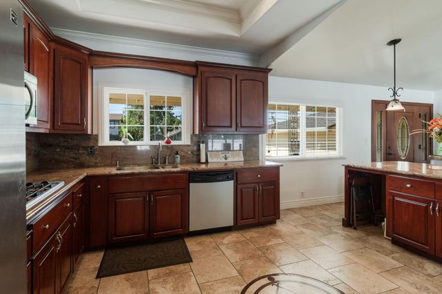 924 Alpine Ave, Manteca, CA 95336