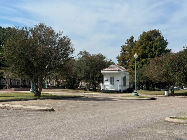 57742 Plaquemine St, Plaquemine, LA 70764