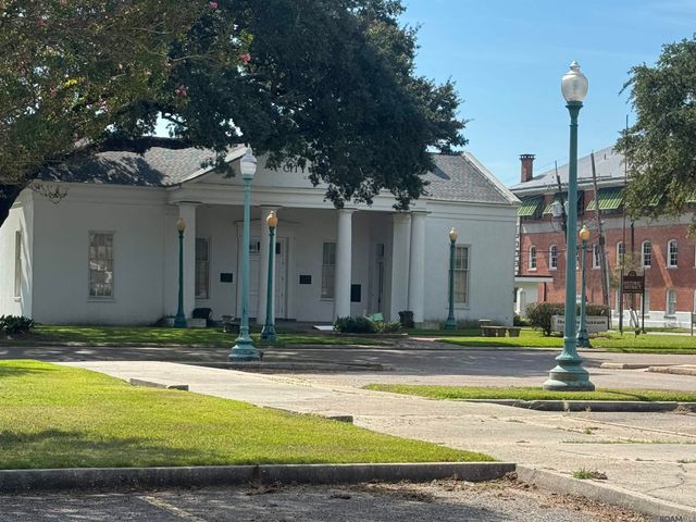 57742 Plaquemine St, Plaquemine, LA 70764