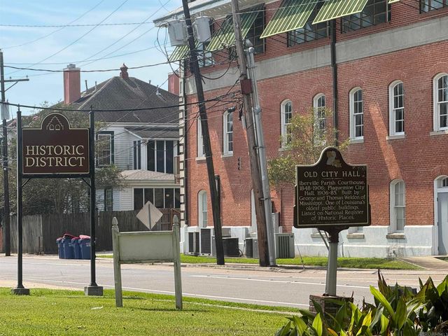 57742 Plaquemine St, Plaquemine, LA 70764