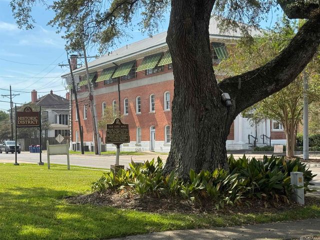 57742 Plaquemine St, Plaquemine, LA 70764