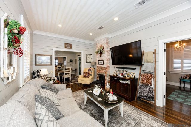 57742 Plaquemine St, Plaquemine, LA 70764